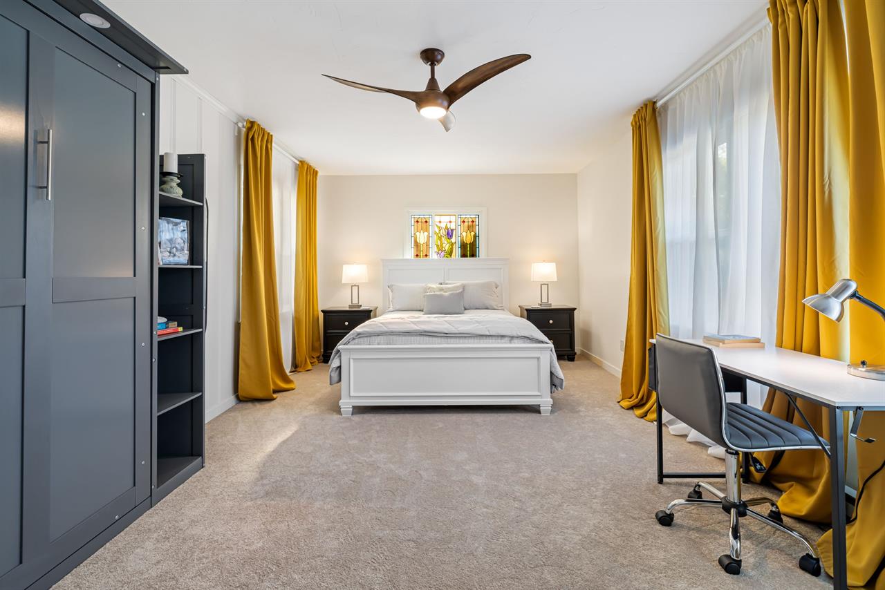 Bedroom 3  Queen Bed, Optional FullDouble Murphy Bed, Desk