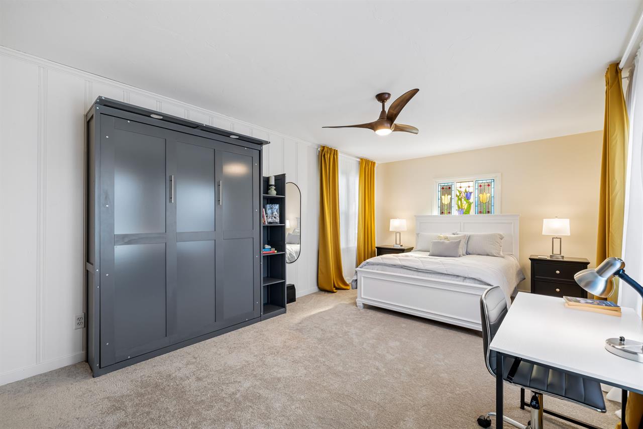 Bedroom 3  Queen Bed, Optional FullDouble Murphy Bed, Desk