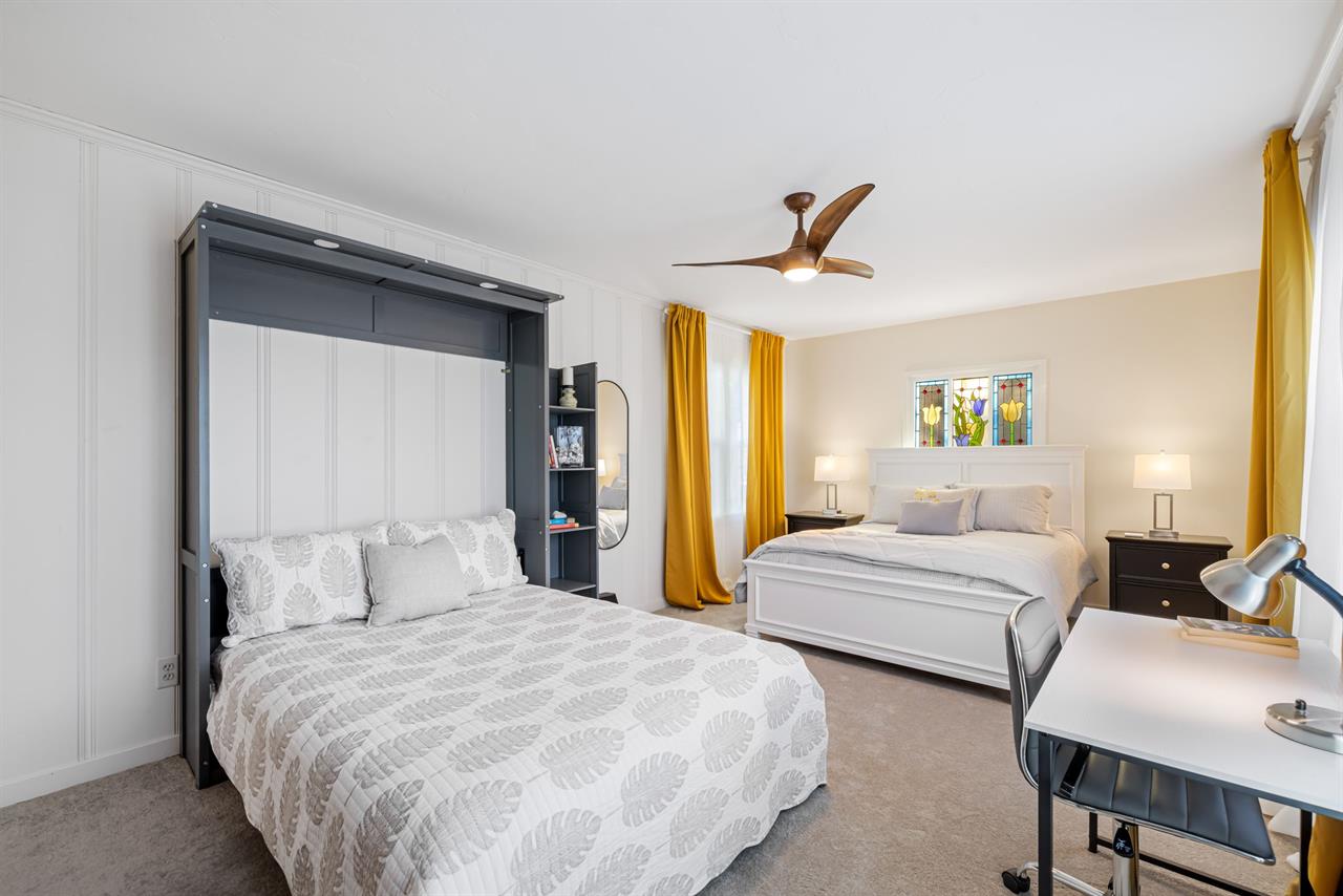 Bedroom 3  Queen Bed, Optional FullDouble Murphy Bed, Desk