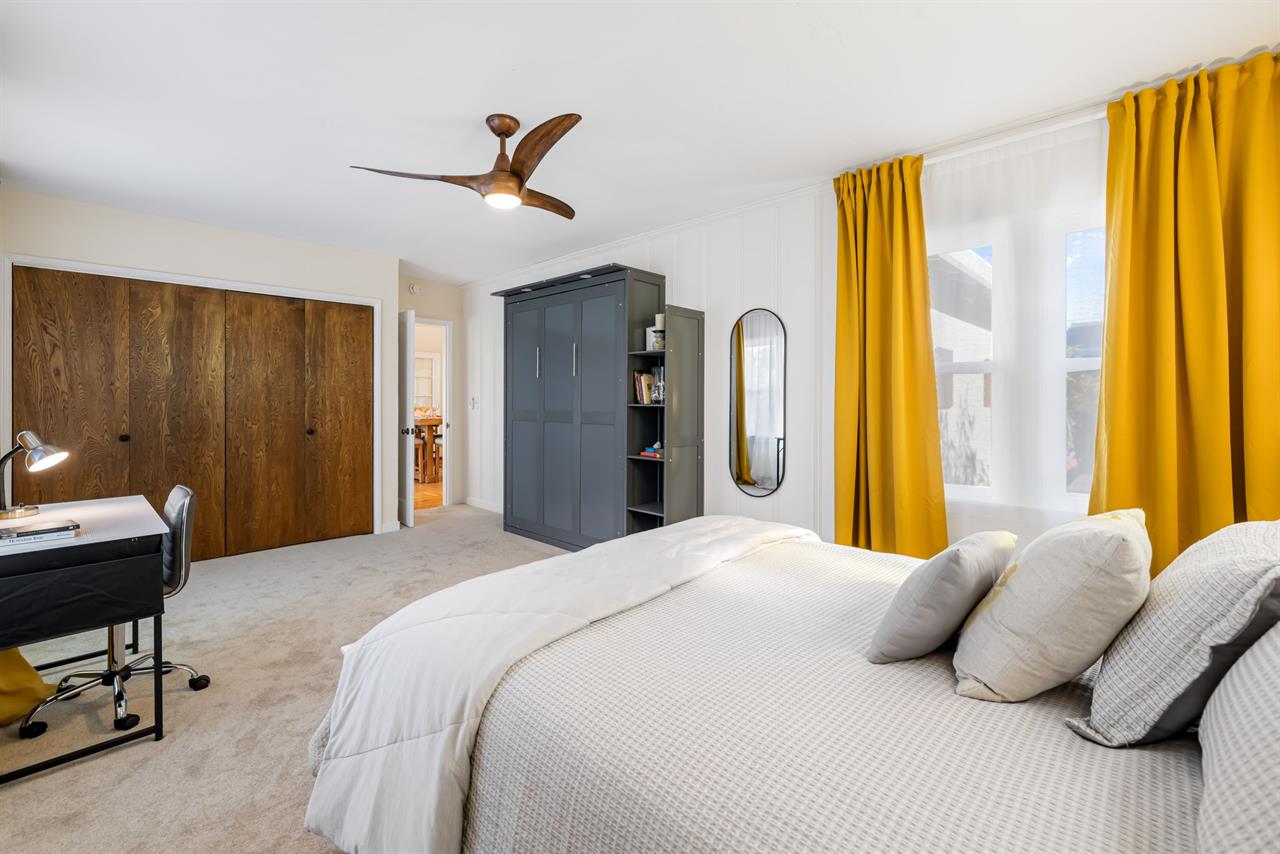 Bedroom 3  Queen Bed, Optional FullDouble Murphy Bed, Desk