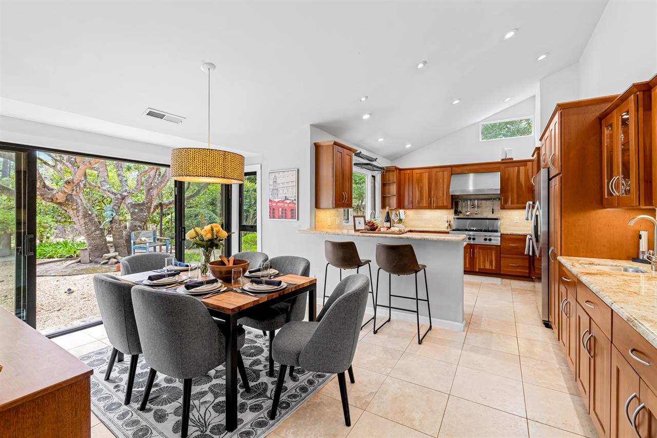 Dining Area, Bar Stool Seating, Coffee Bar