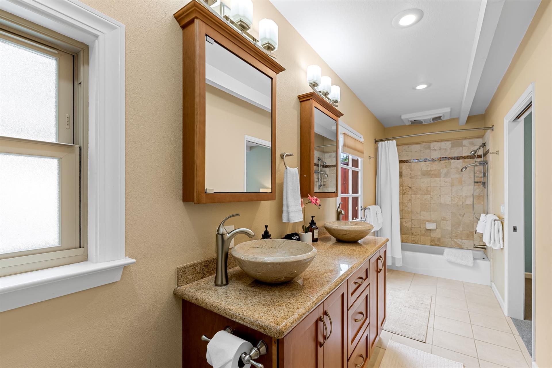 EnSuite Bath with ShowerOverTub for Bedroom 1