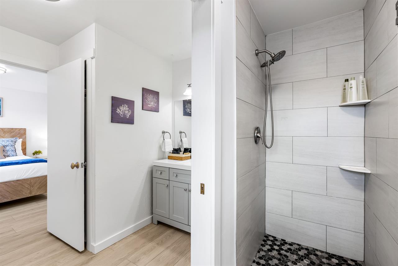 EnSuite Bath with Shower for Bedroom 1