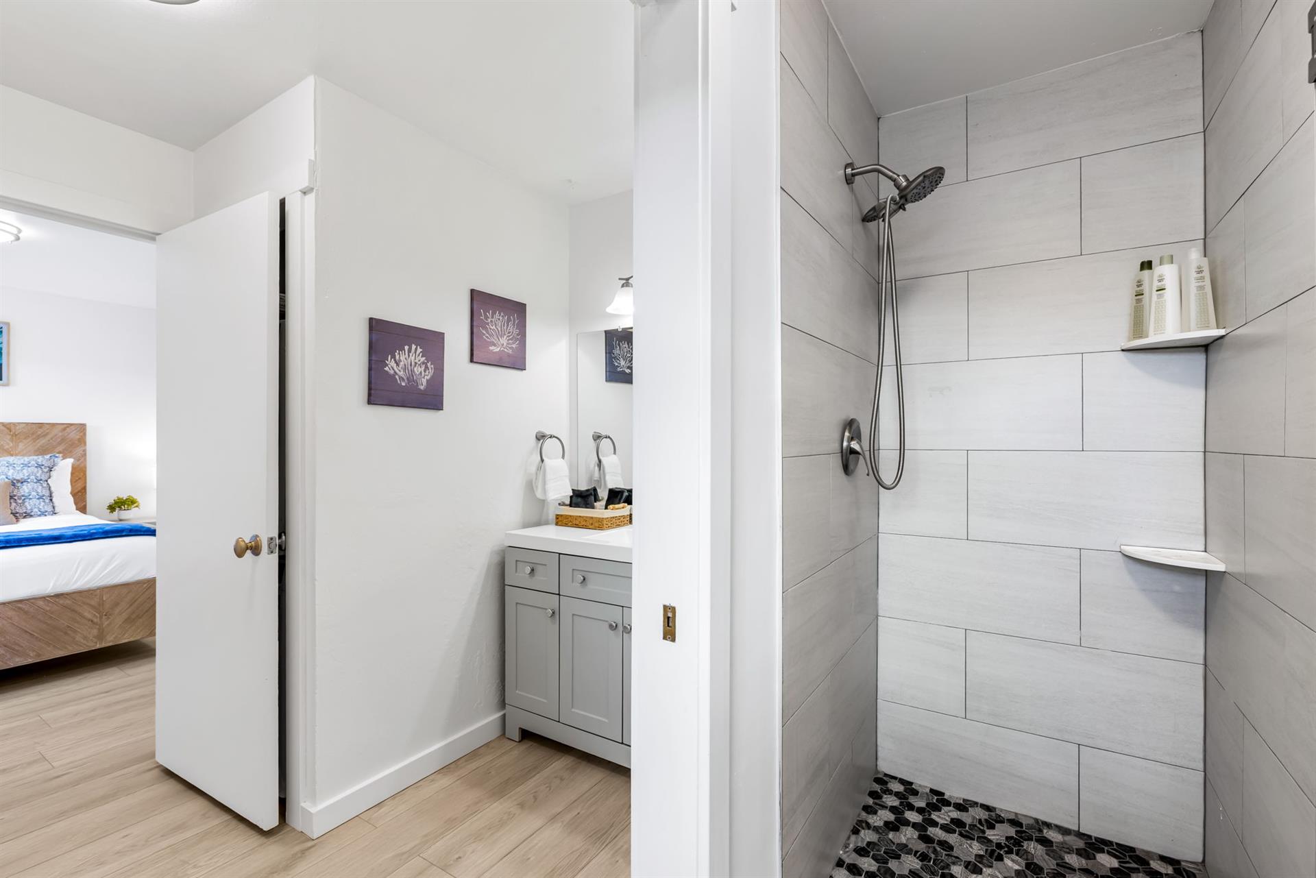 EnSuite Bath with Shower for Bedroom 1