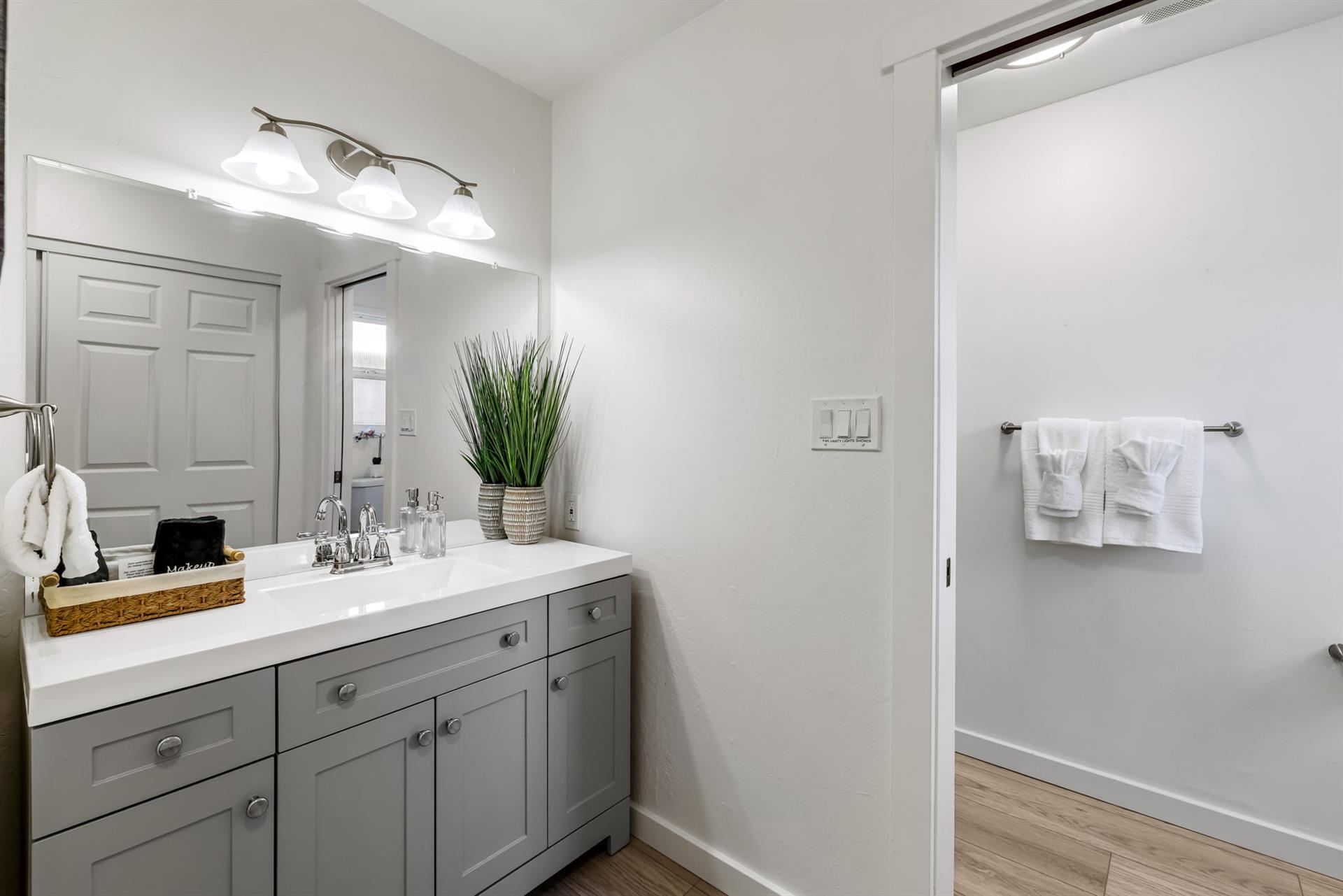 EnSuite Bath with Shower for Bedroom 1