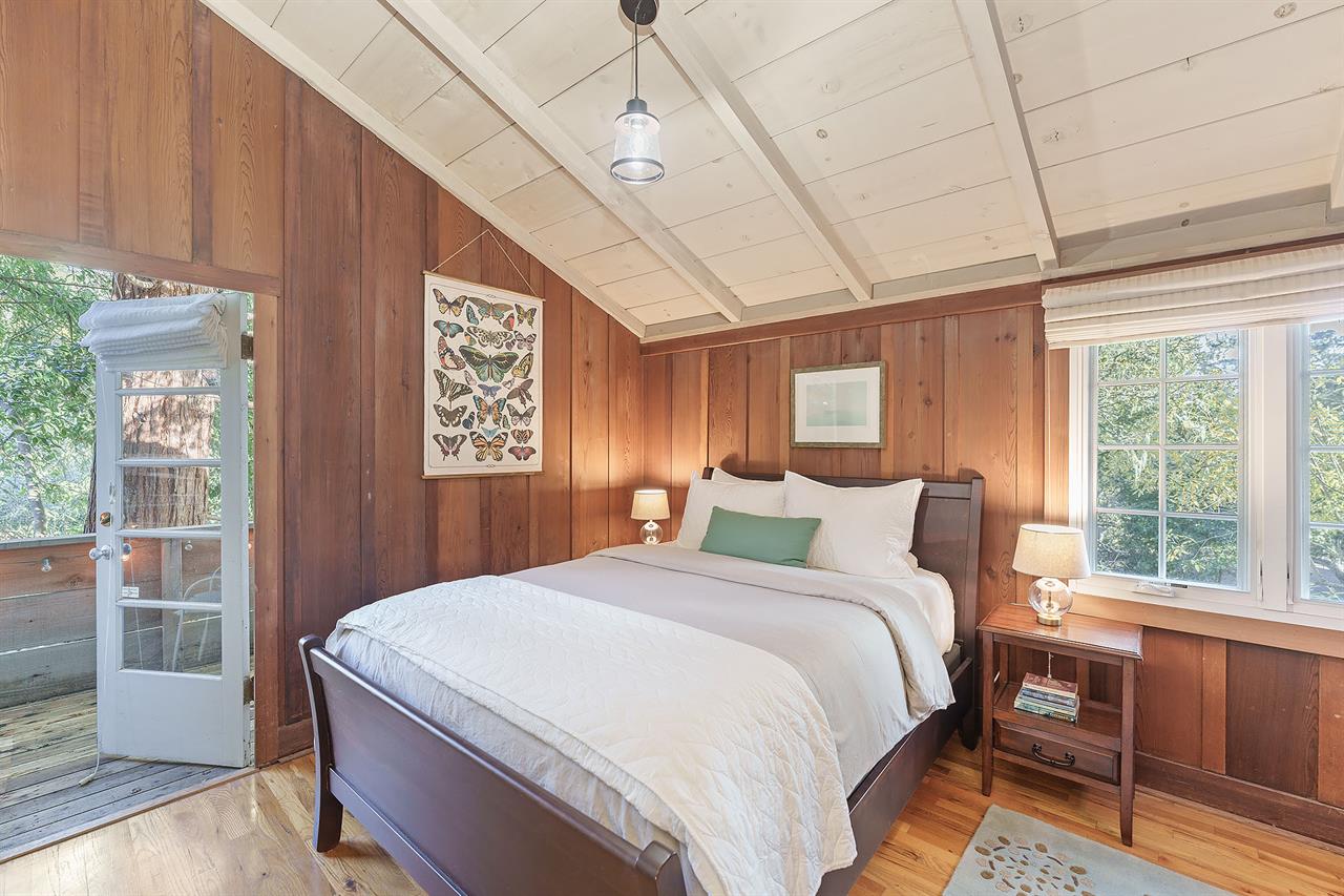 Bedroom 1  Queen Bed, En Suite Bathroom with a Shower