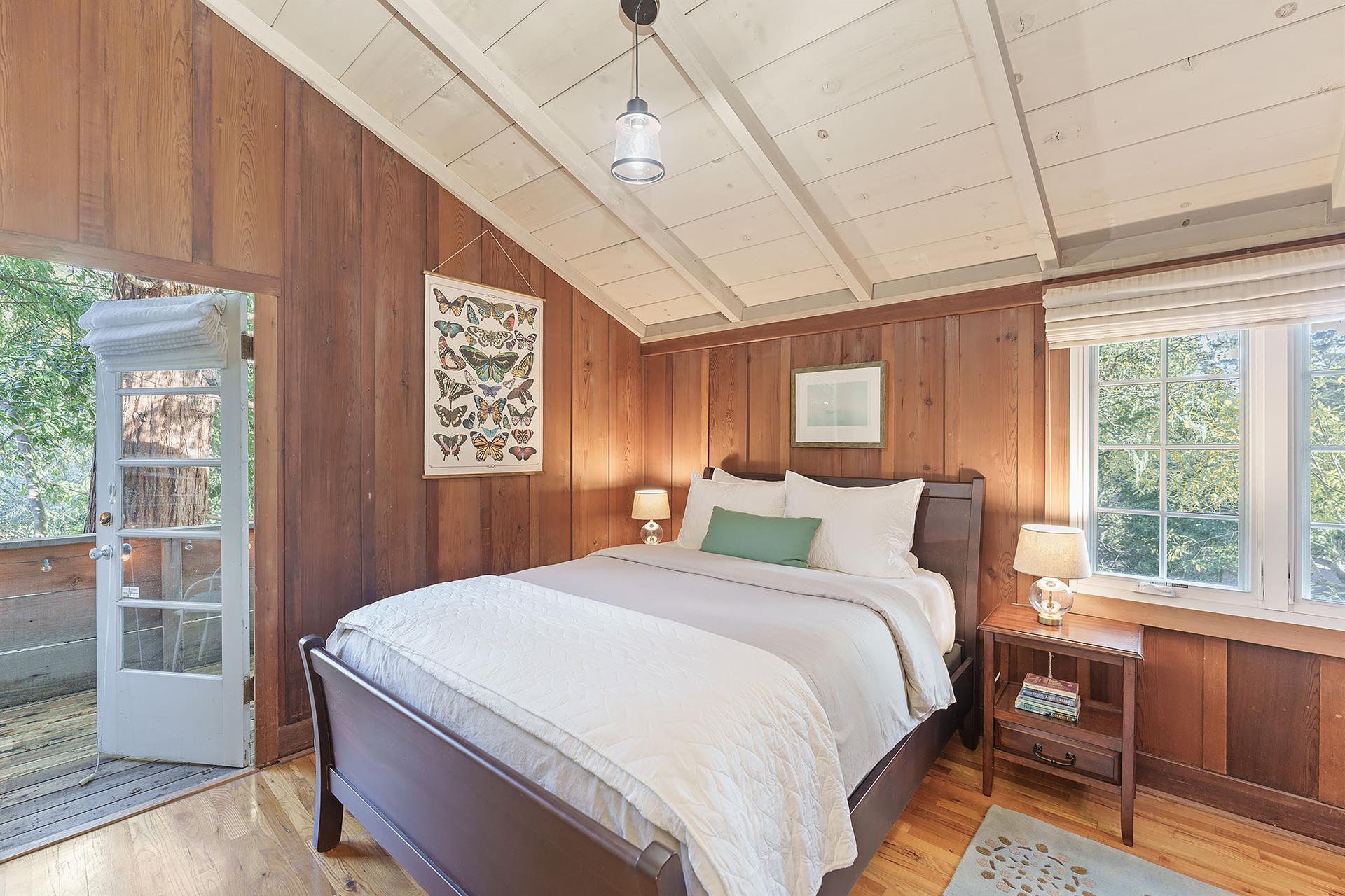 Bedroom 1  Queen Bed, En Suite Bathroom with a Shower