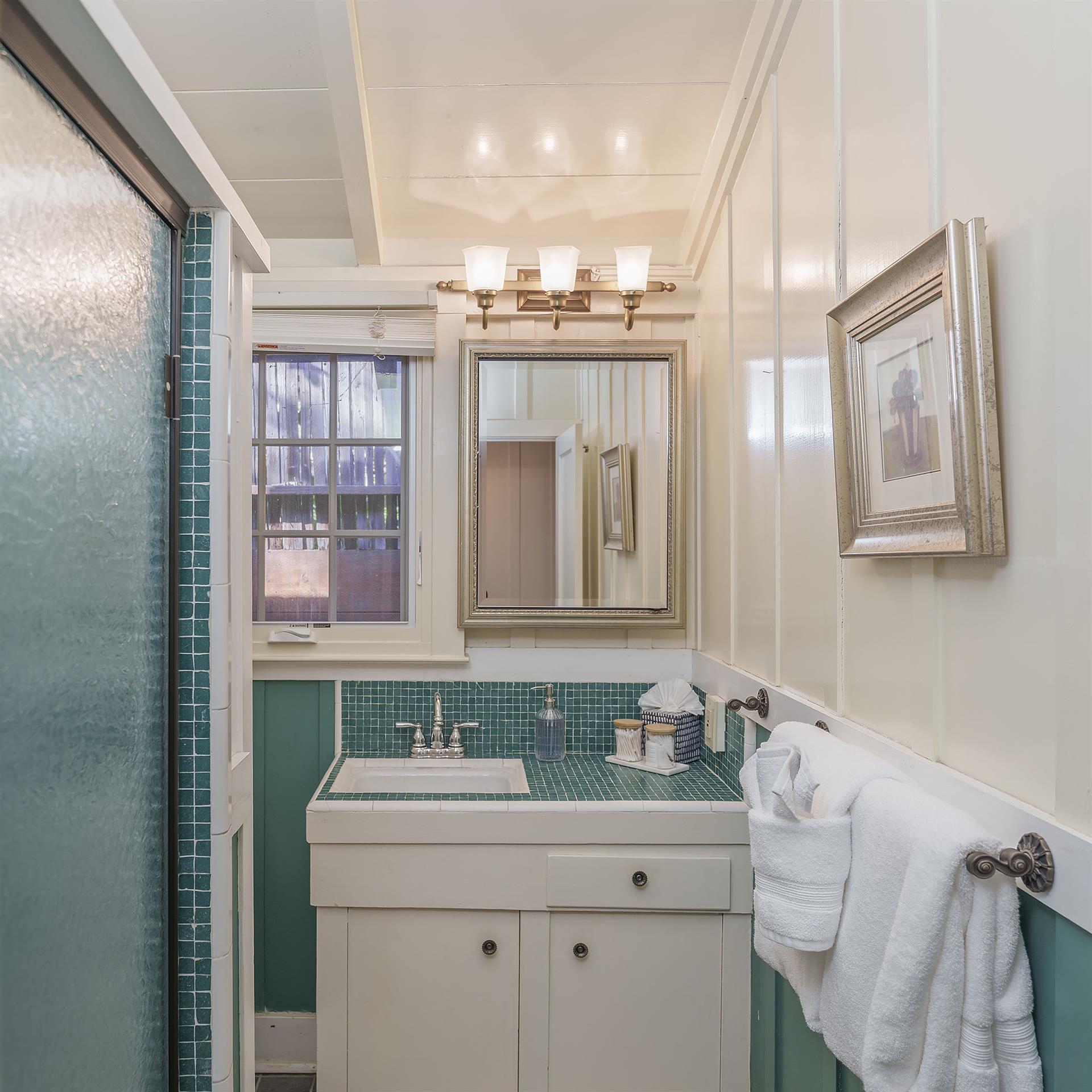 Bedroom 2  Hall Bathroom with a Shower