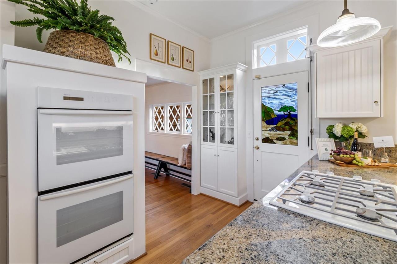 Fully Equipped Kitchen has a Double Oven