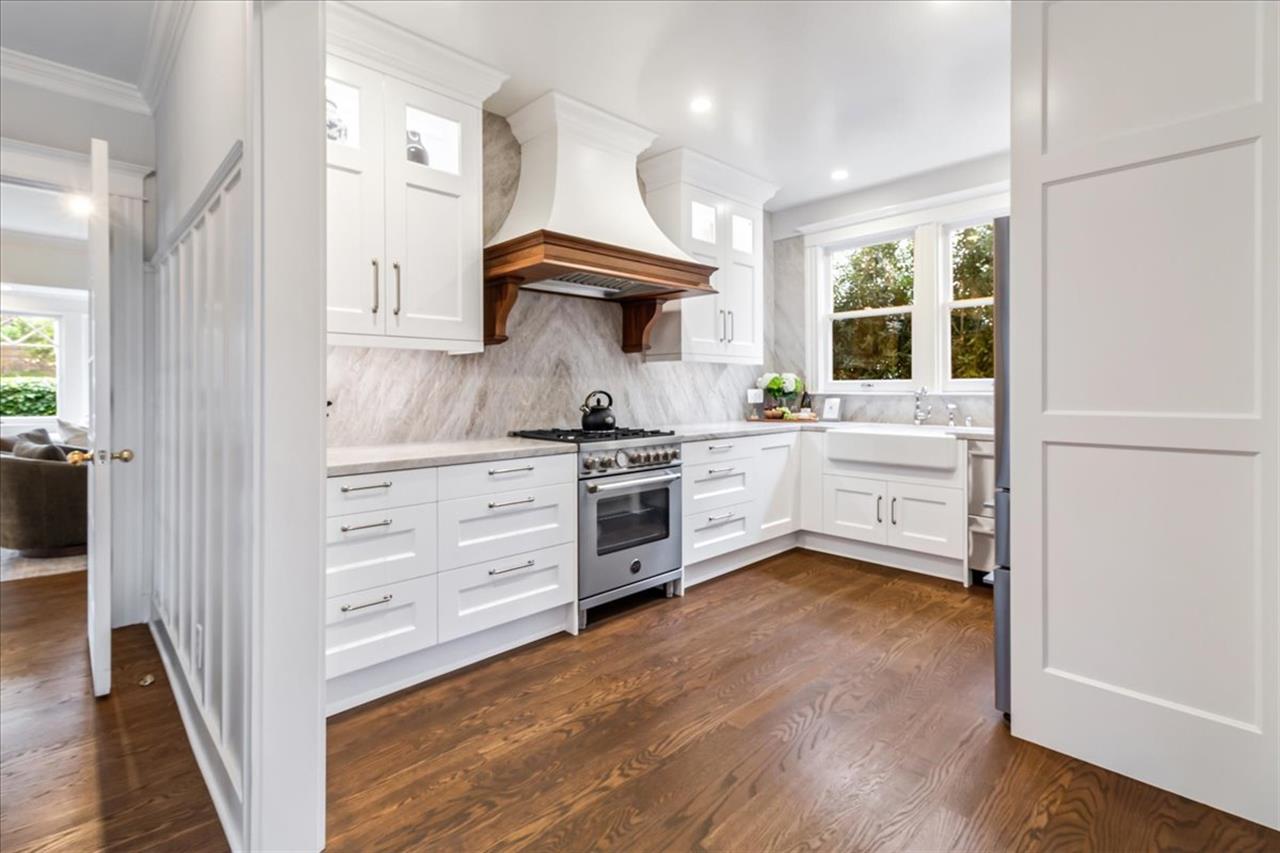 Fully Equipped Kitchen  Very HighEnd Finishes