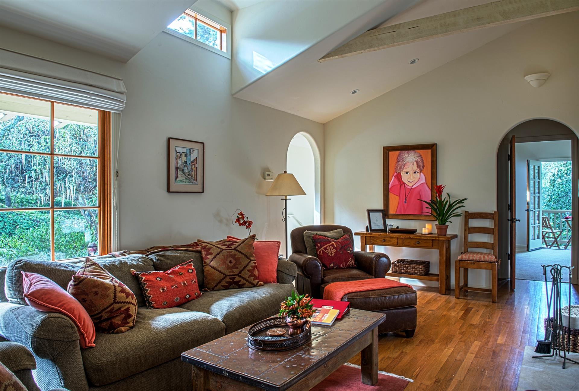 Spacious Comfortable Living Room