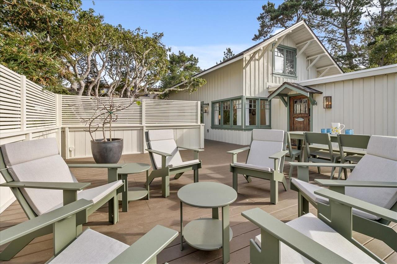 Spacious Deck for the Main House