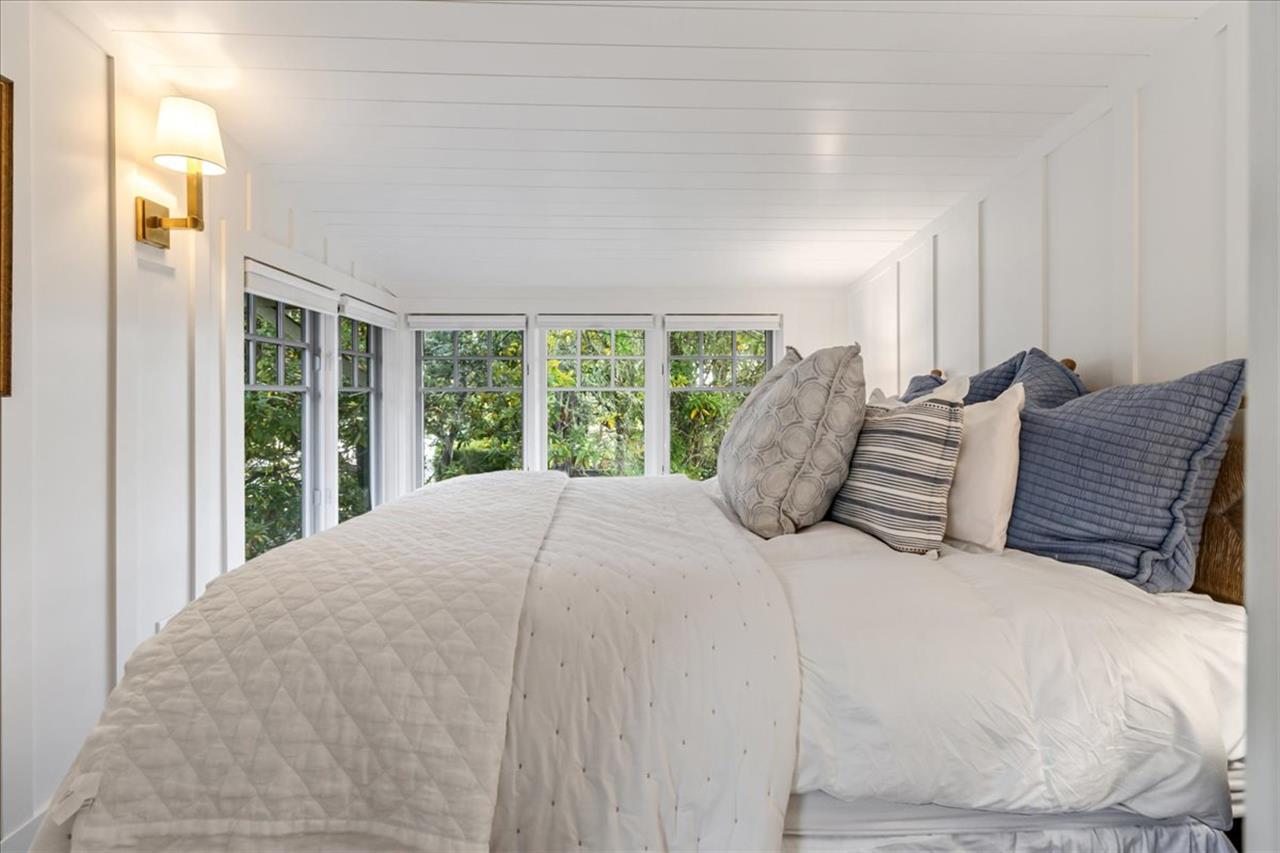 Bedroom 4  Queen Bed