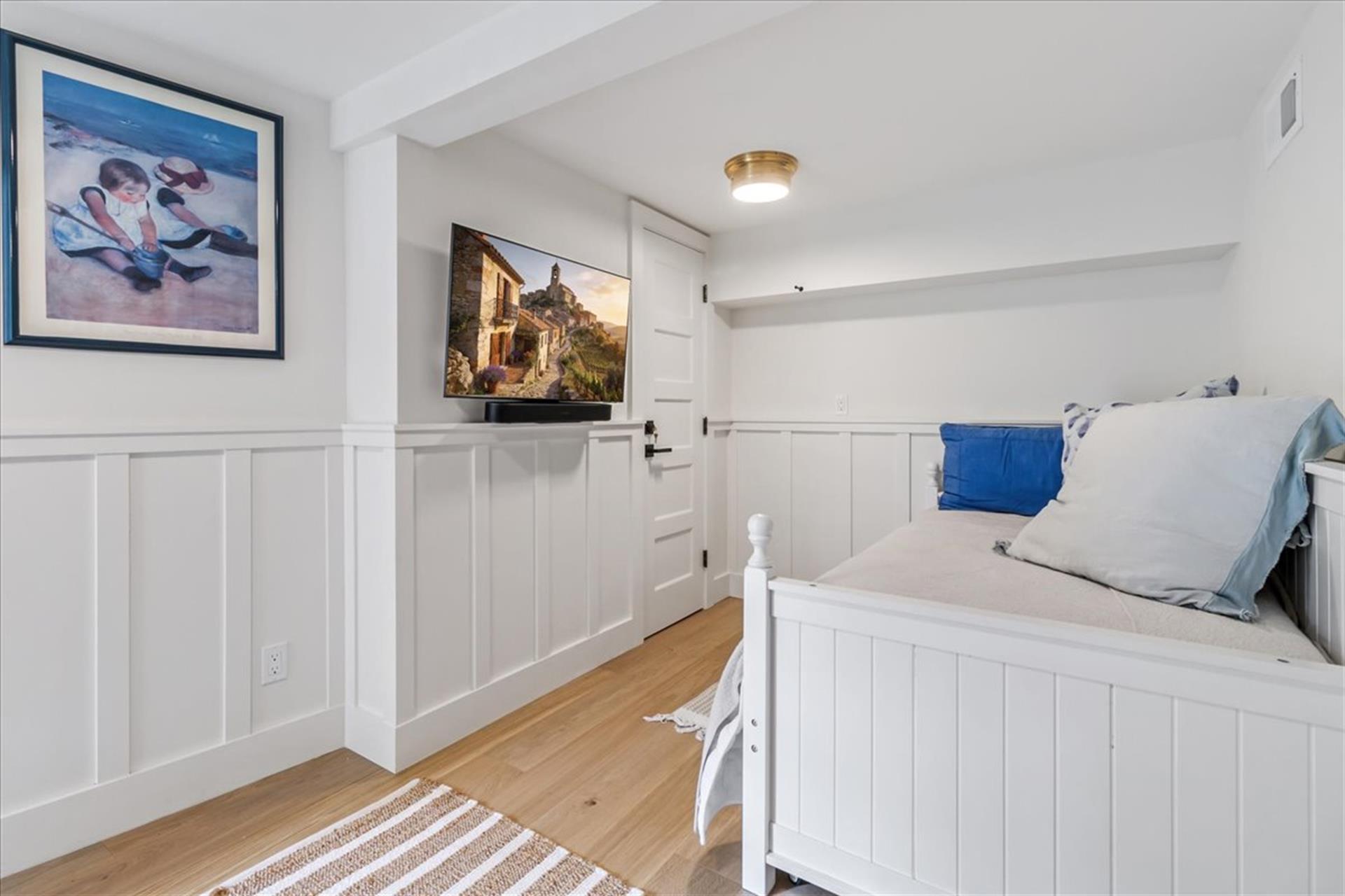 Sleeping Space 2  Twin Daybed with Trundle, TV and direct access outside