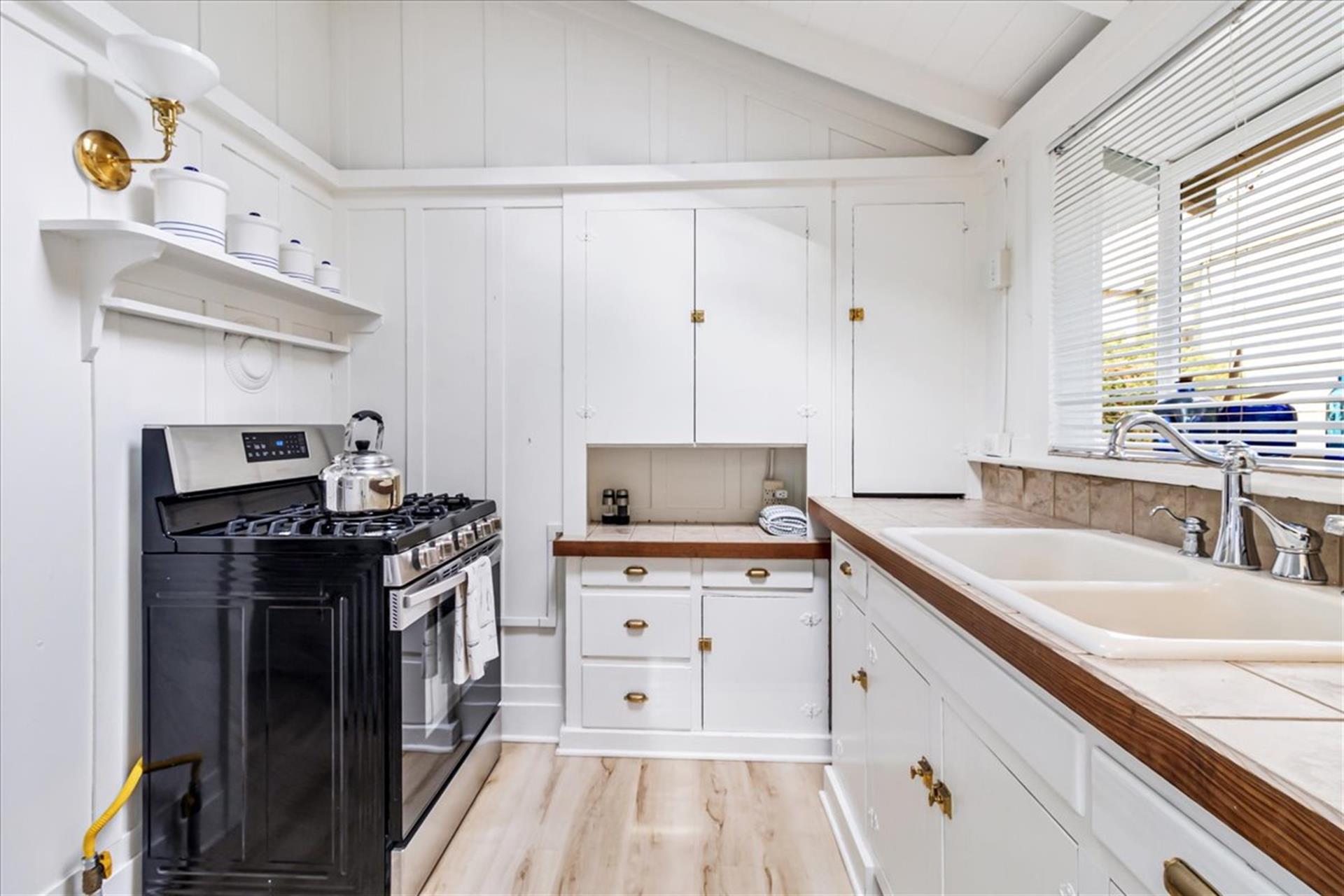 Guest Cottage Kitchen