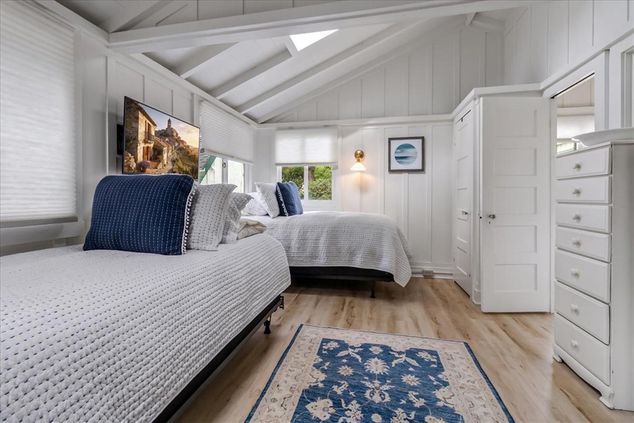 Guest Cottage hs Two Twin Beds