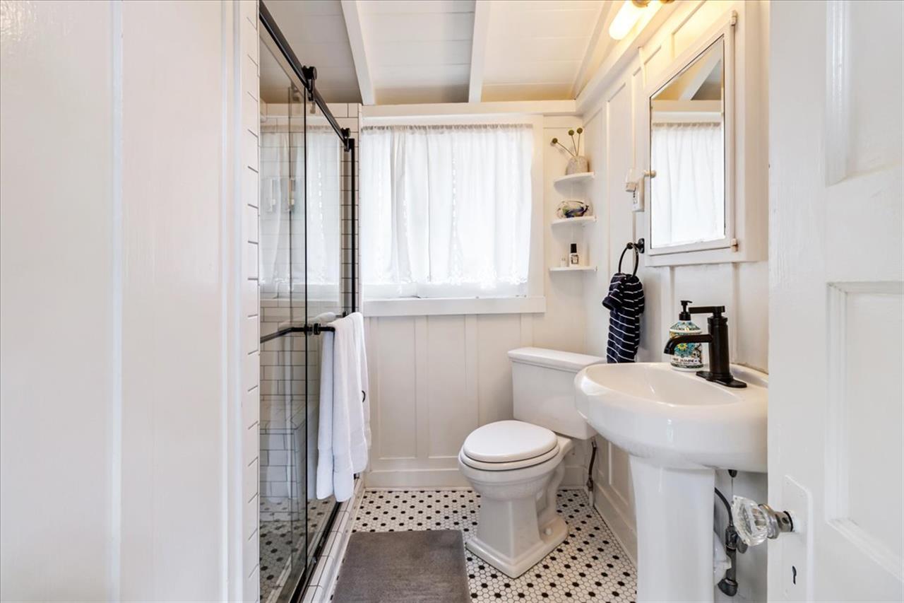 Guest Cottage Bathroom has a Shower