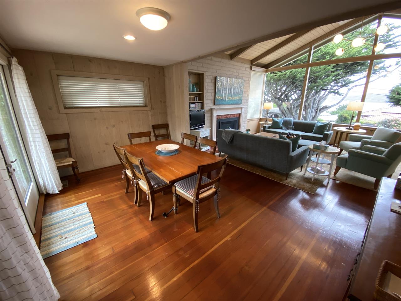 Dining Area Seats Six