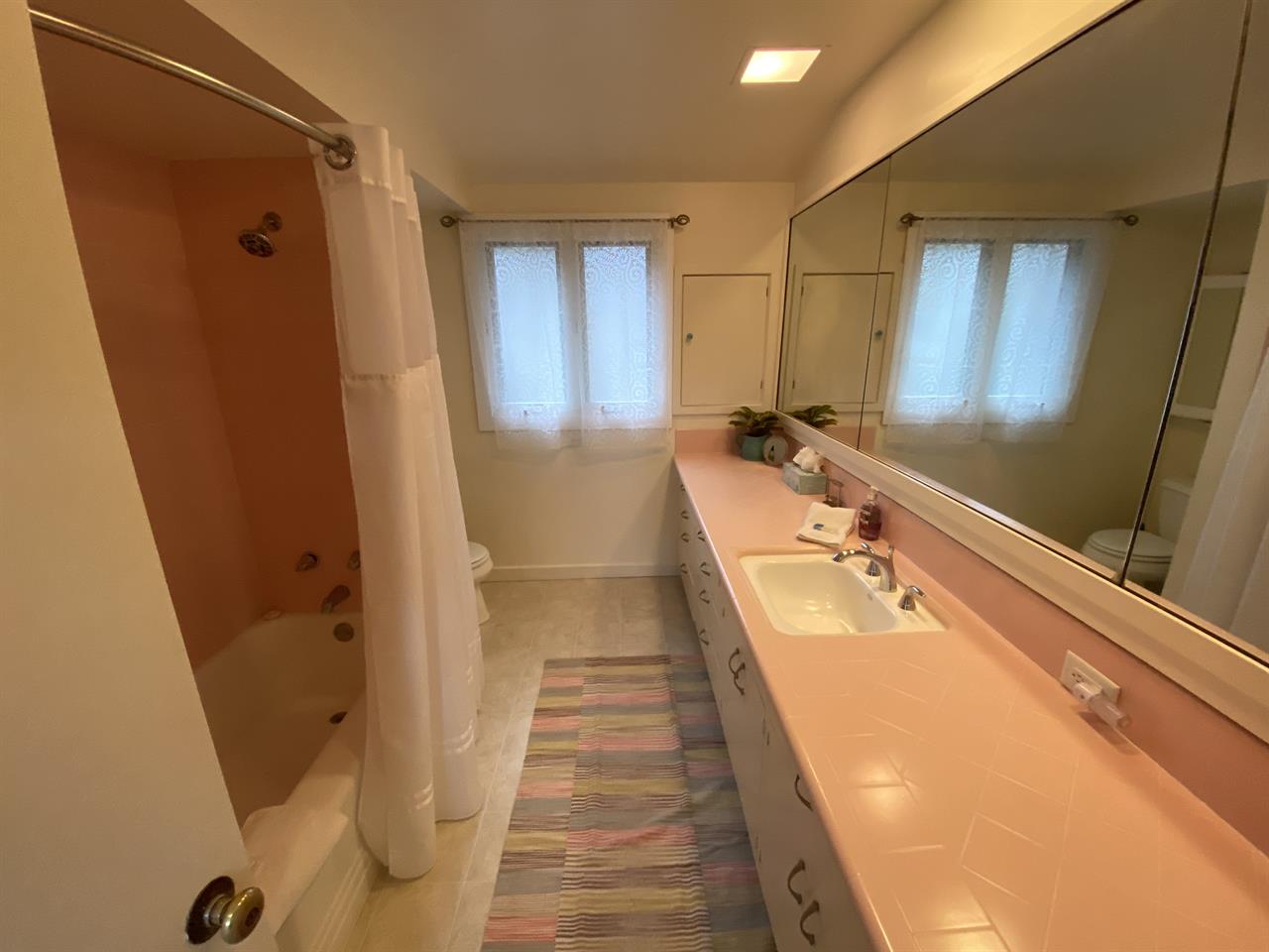 EnSuite Bath with ShowerOverTub for Bedroom 1