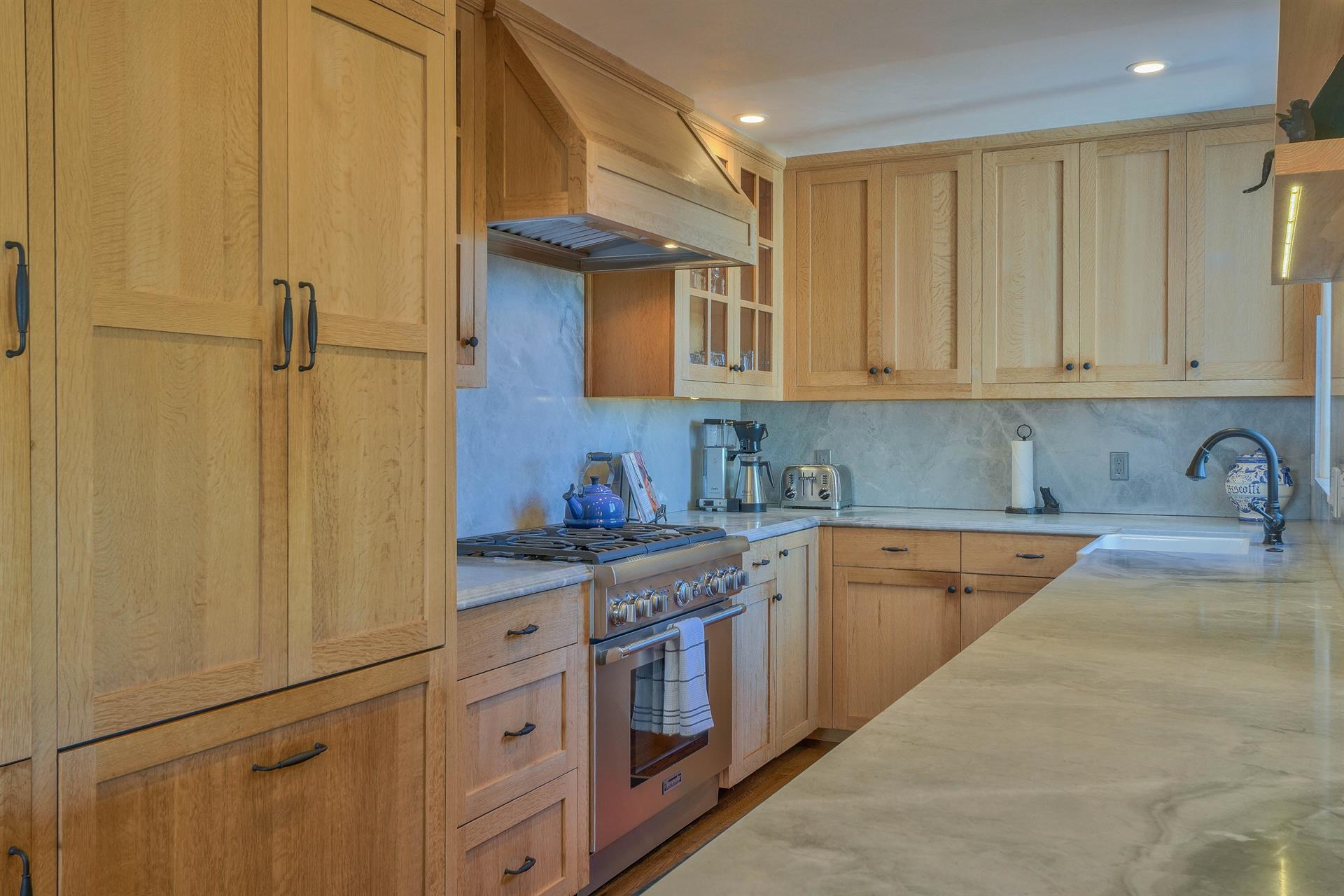 Fully Equipped Gourmet Kitchen