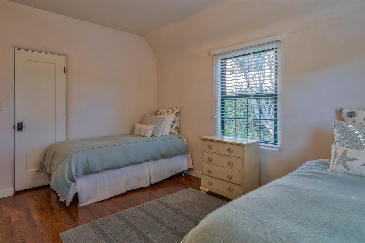 Bedroom 3 has 2 Twin Beds