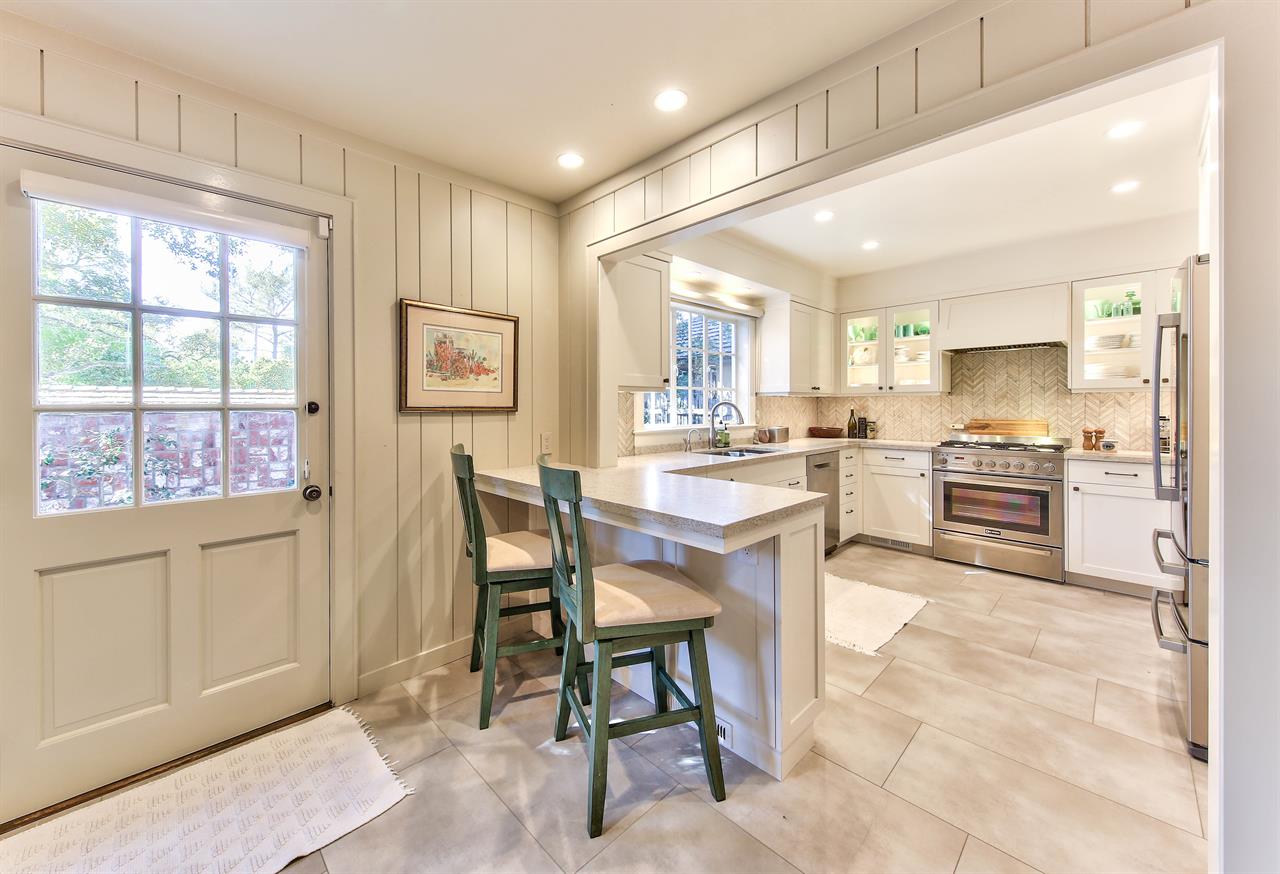 New Fully Equipped Kitchen