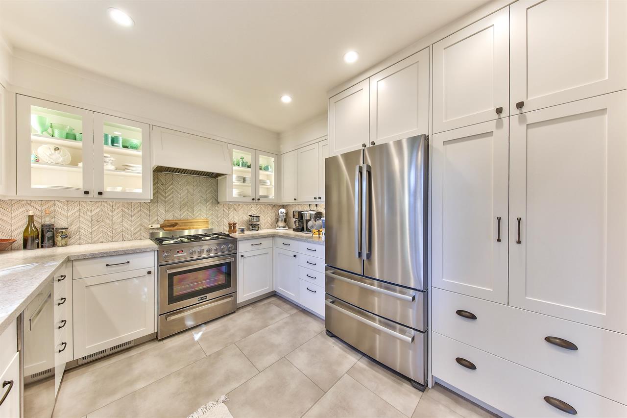 New Fully Equipped Kitchen