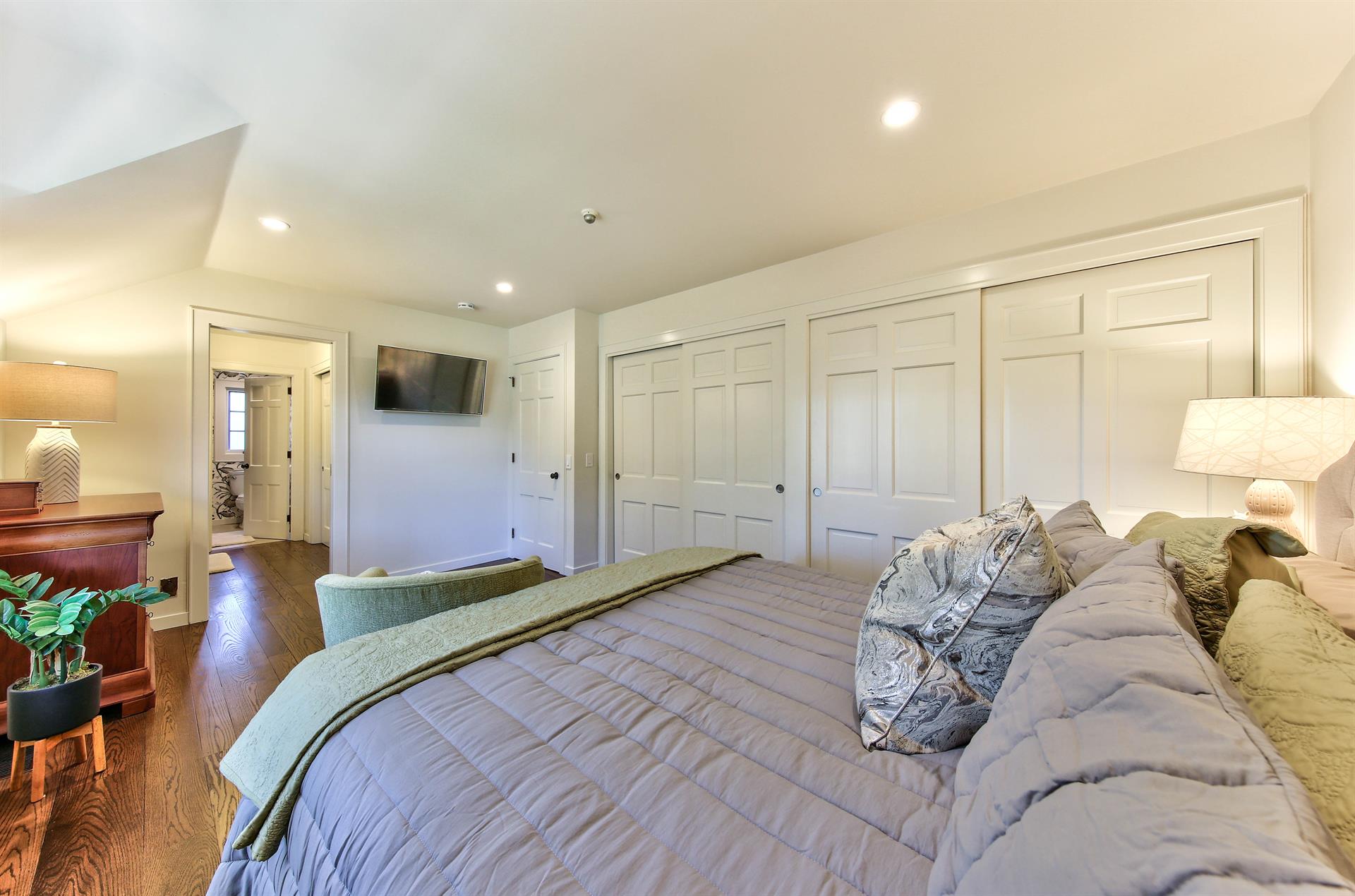 Bedroom 2  Queen Bed and a TV