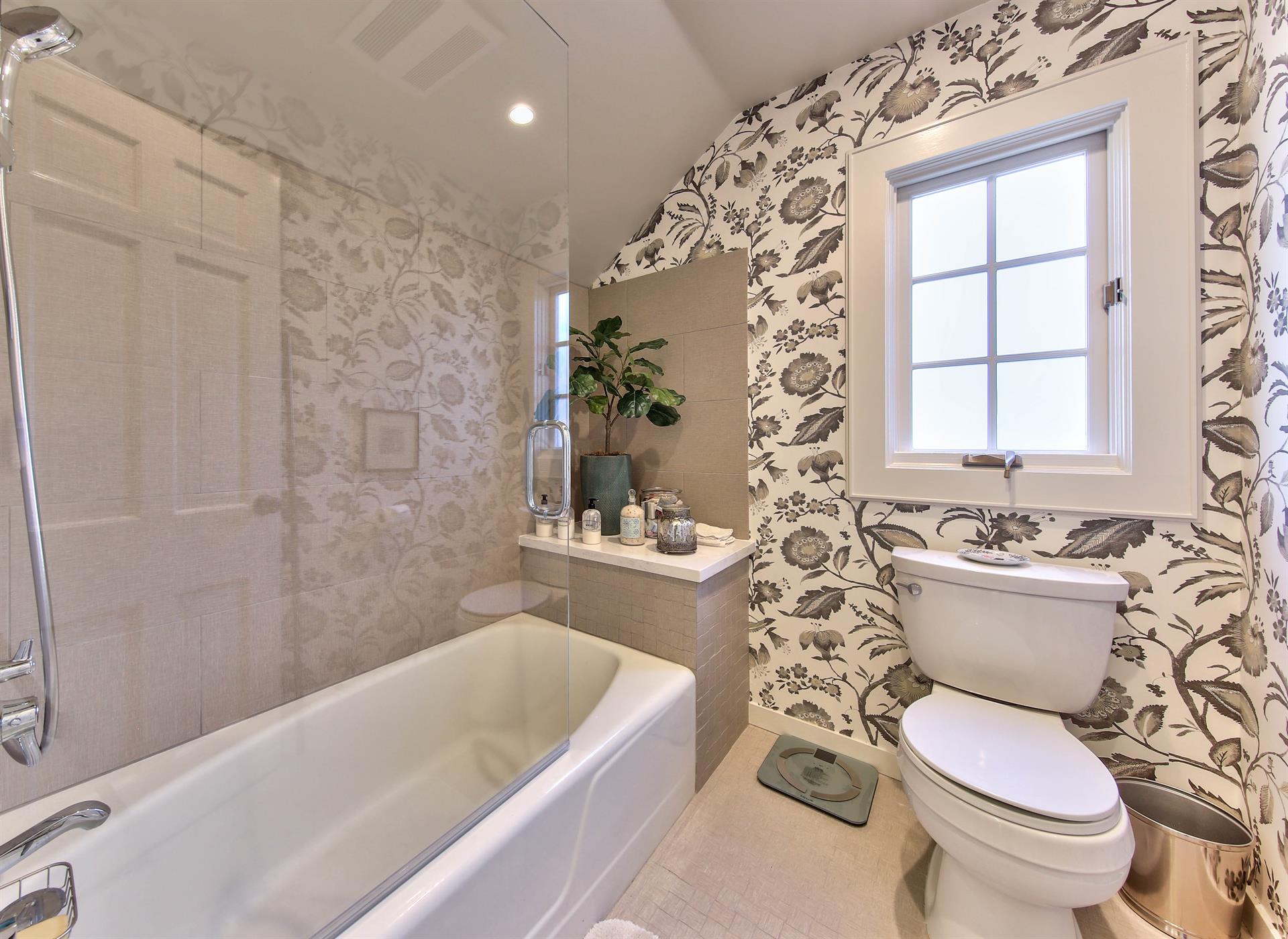 EnSuite Bath with ShowerOverTub for Bedroom 2