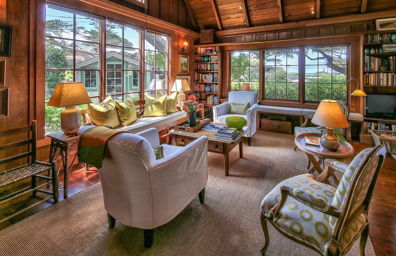 The Spacious Living Room also has a HDTV and DVD player.