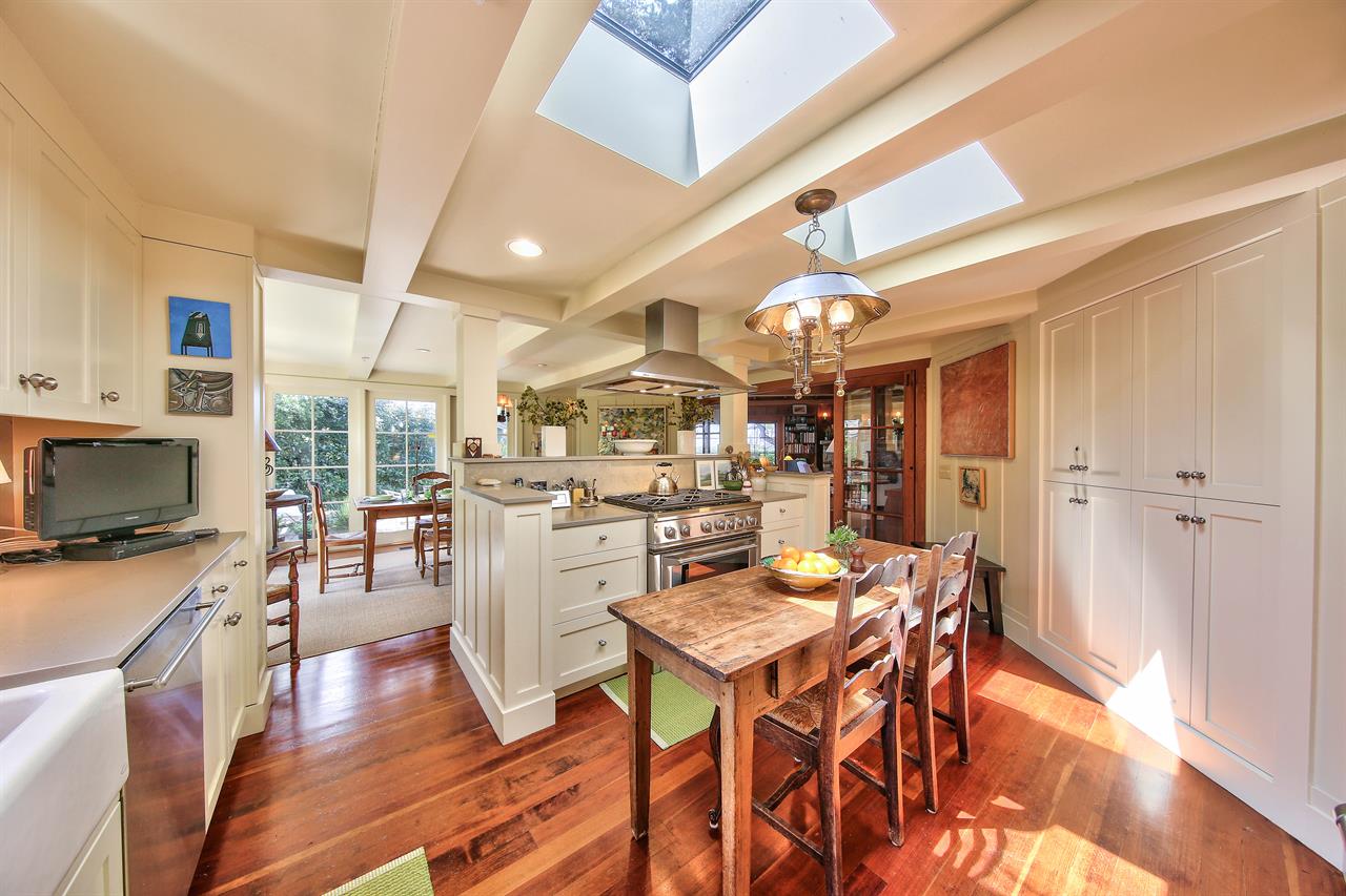 New Fully Equipped Kitchen