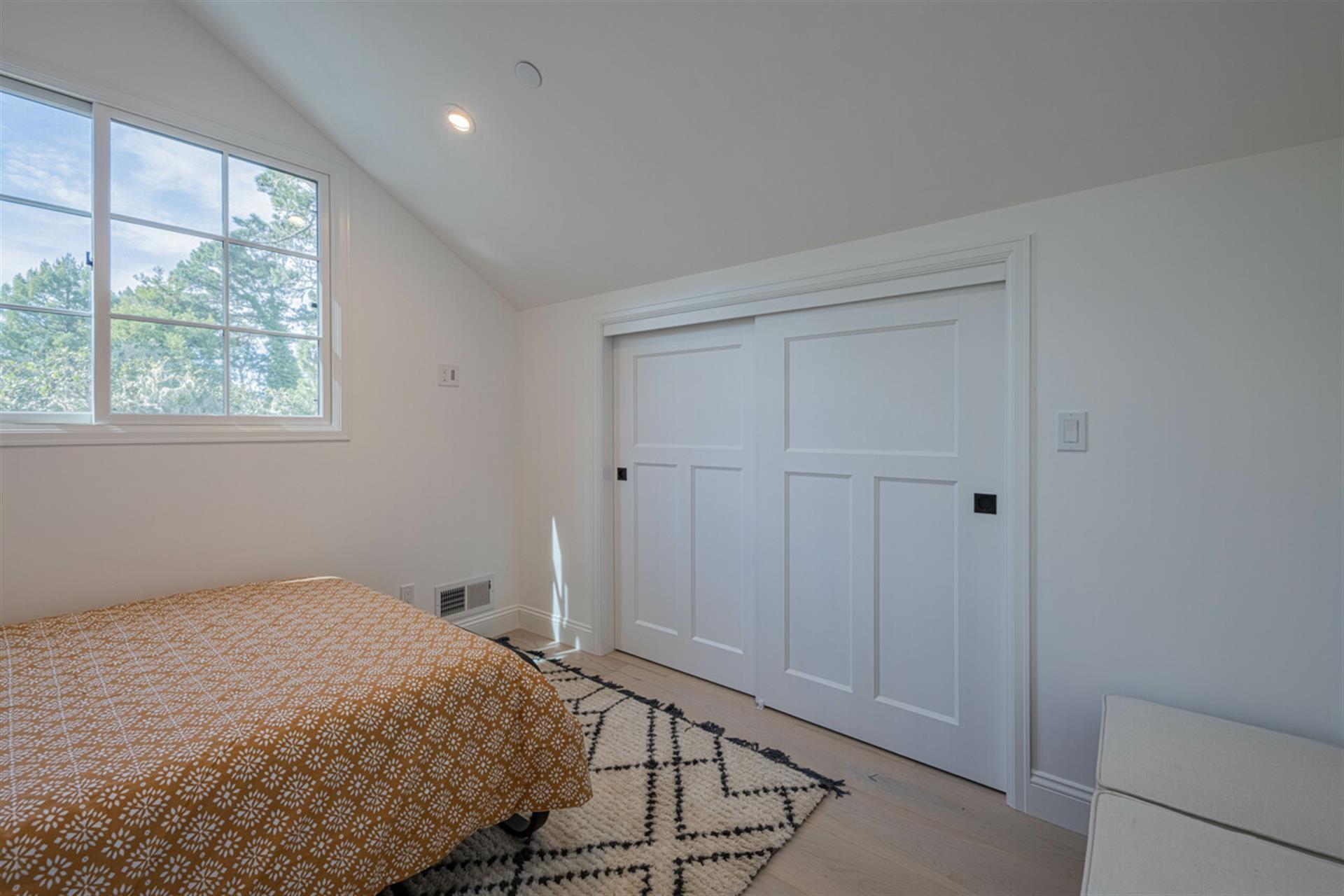 Bedroom 3 has a FullDouble Bed