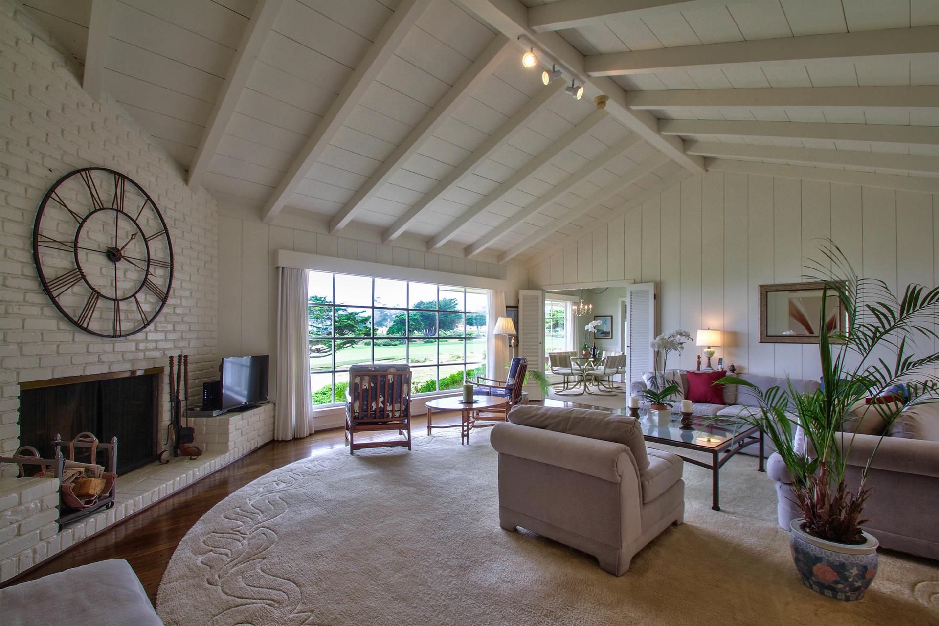 Living Room has Vaulted Ceilings and Generous Seating