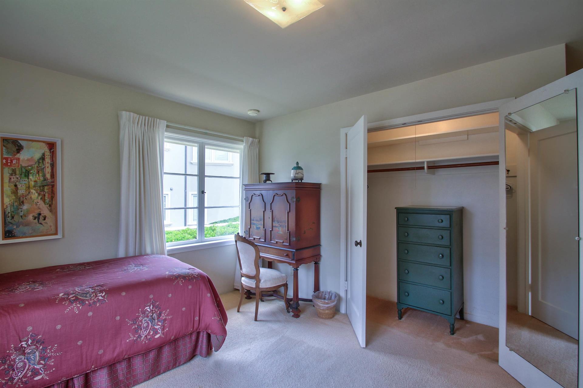 Bedroom 2 has Two Twin Beds