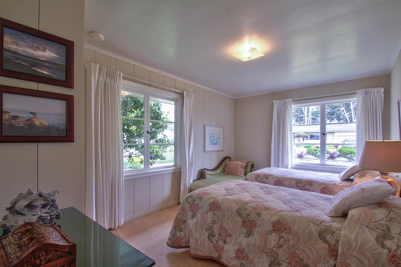 Bedroom 3 has Two Twin Beds