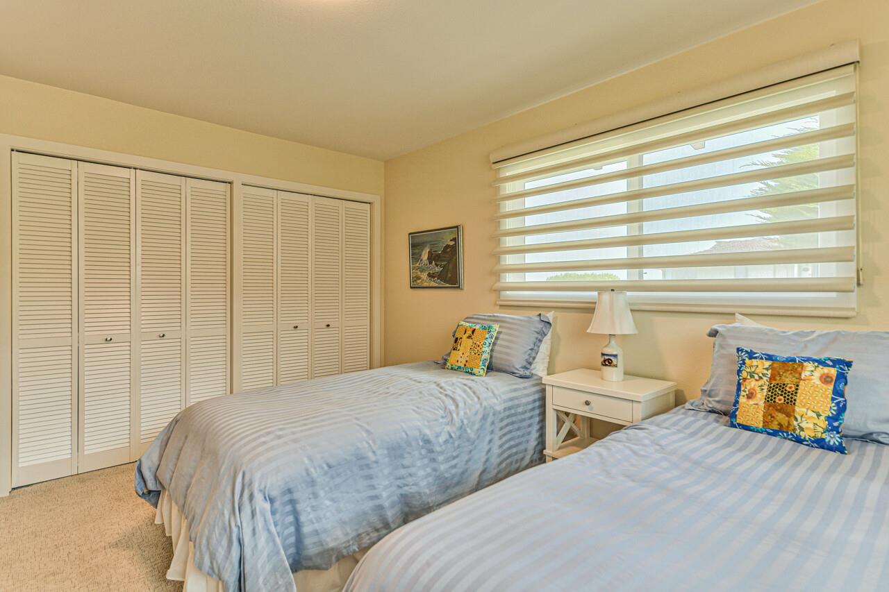 Bedroom 3 has 2 Twin Beds