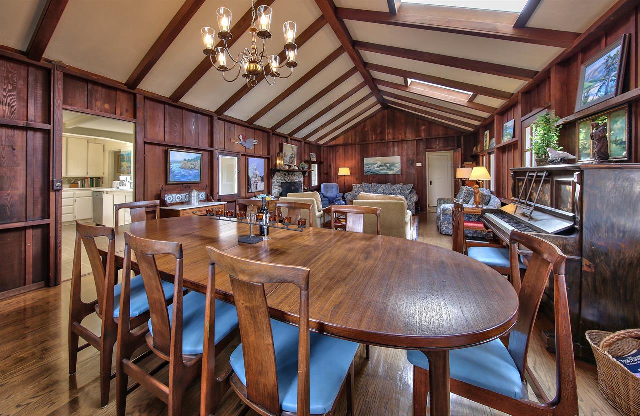 Dining Area Seats Eight