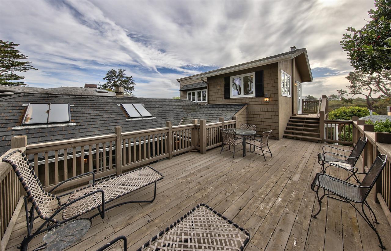 Spacious Ocean View Deck