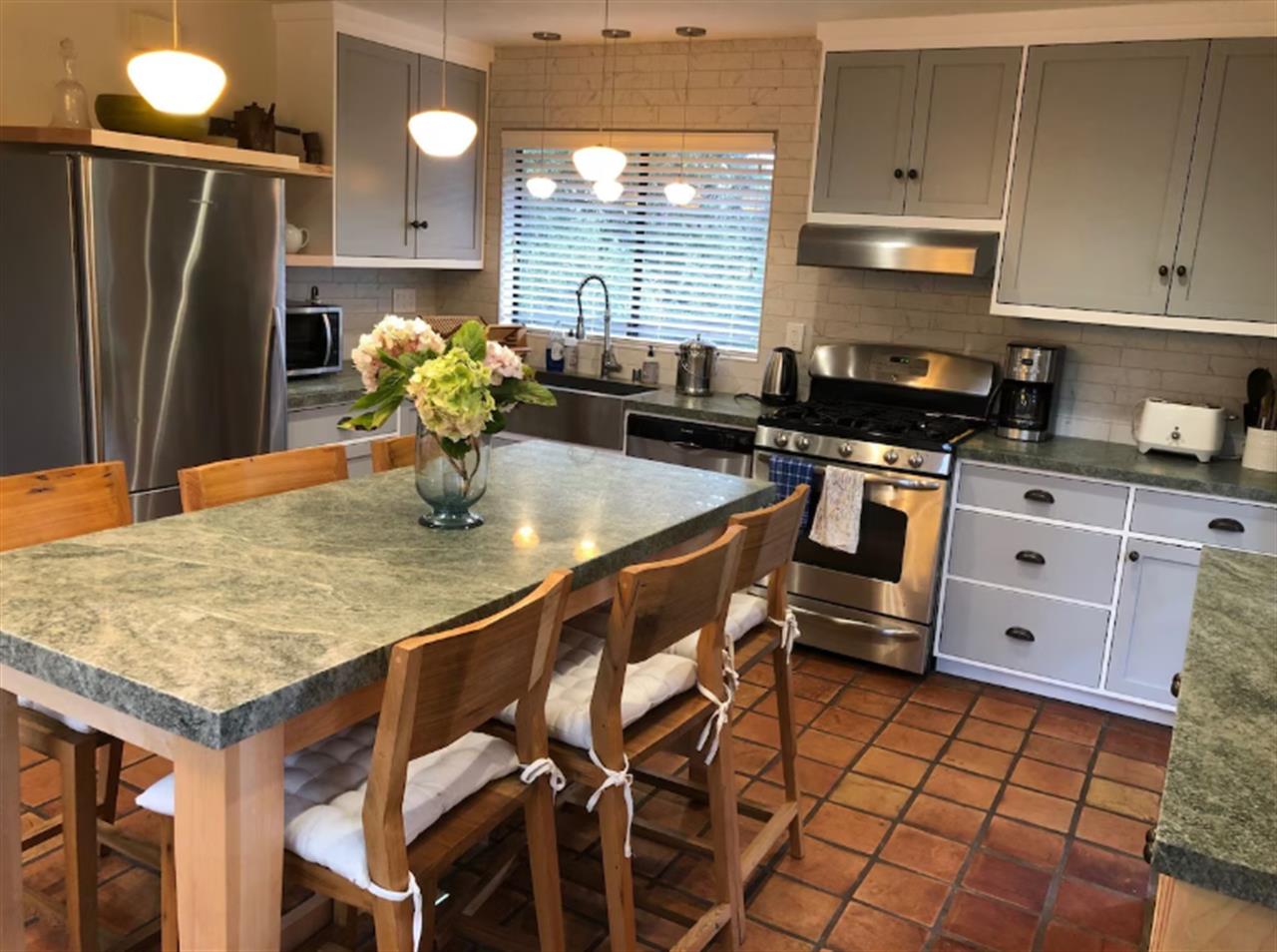 WellEquipped Kitchen with EatIn Option