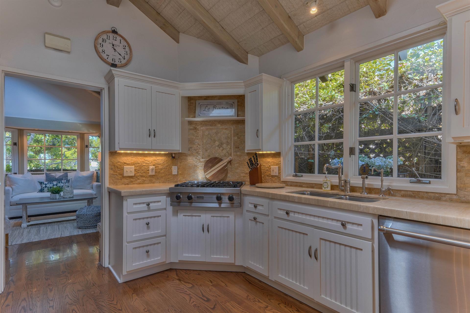 Fully Equipped Gourmet Kitchen