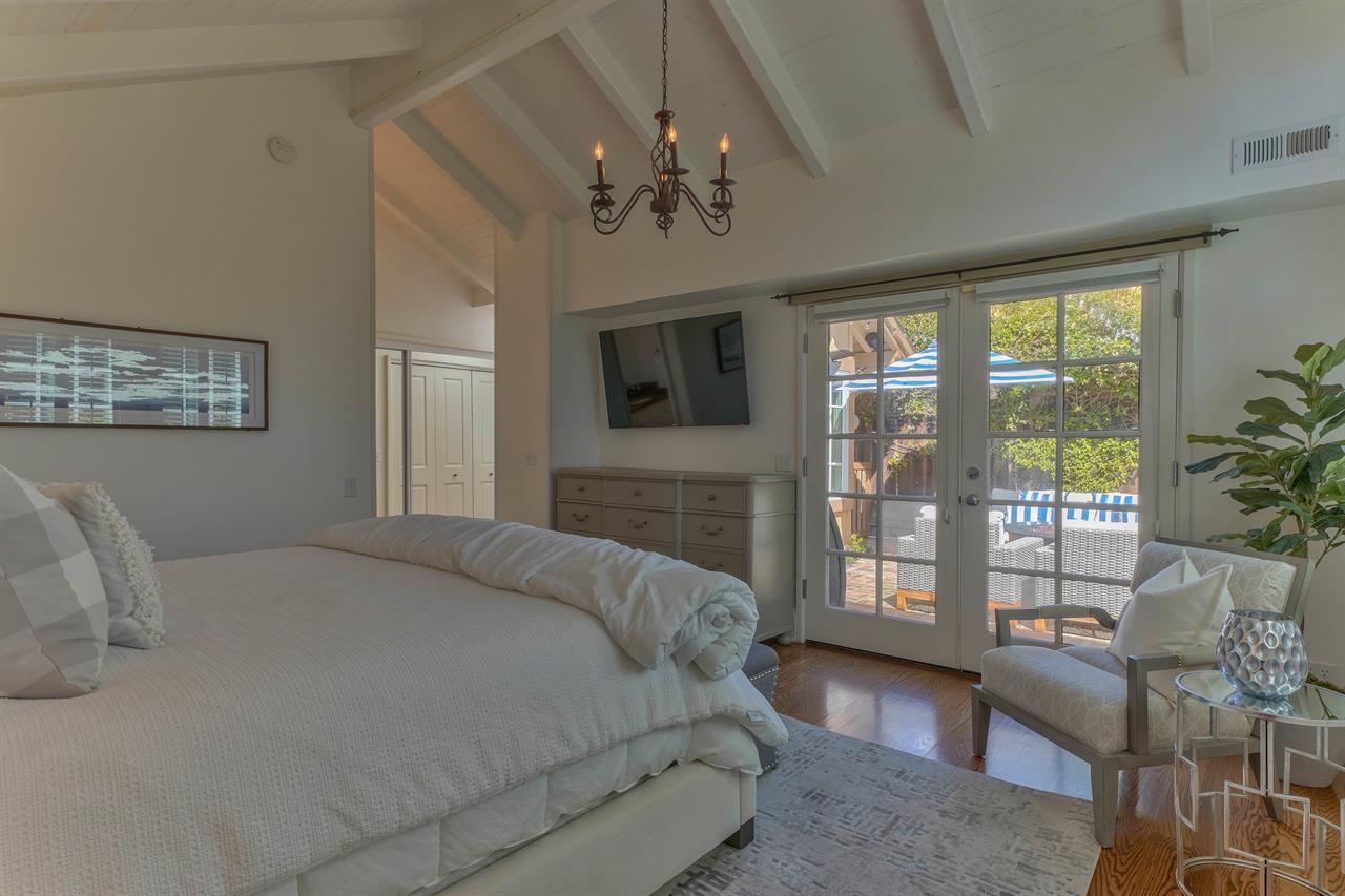 Bedroom 1, Primary Suite with King Bed, Access to Deck, TV