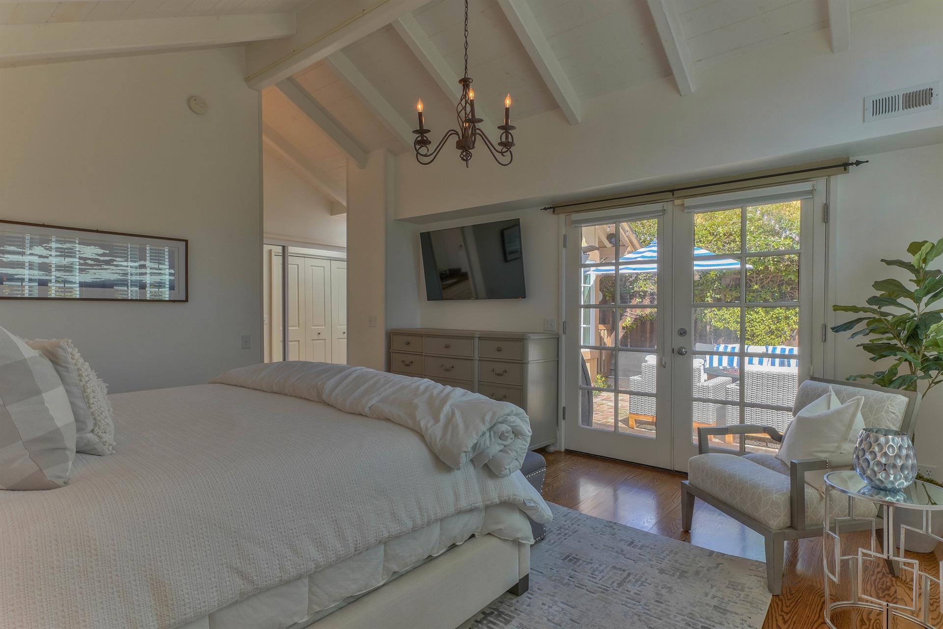 Bedroom 1, Primary Suite with King Bed, Access to Deck, TV