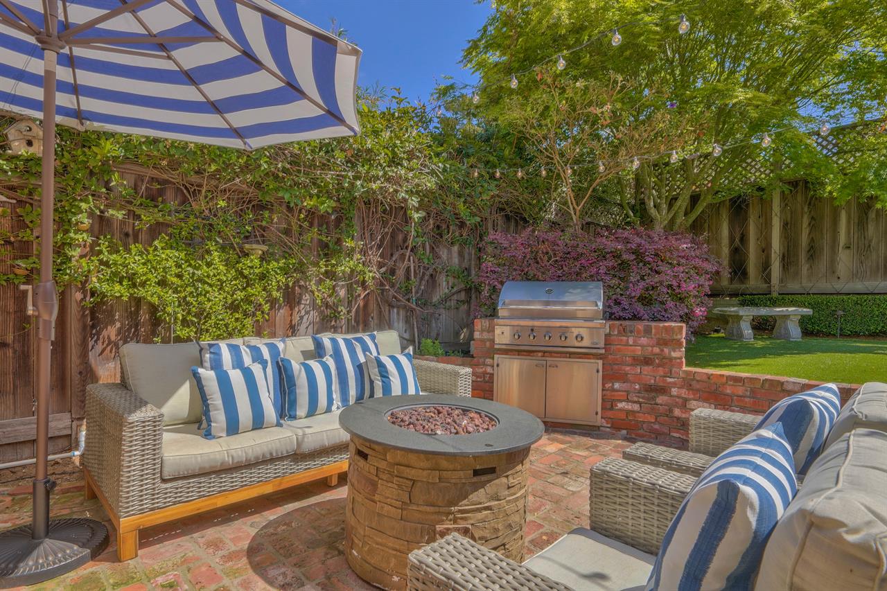 Patio also has a Gas BBQ Grill