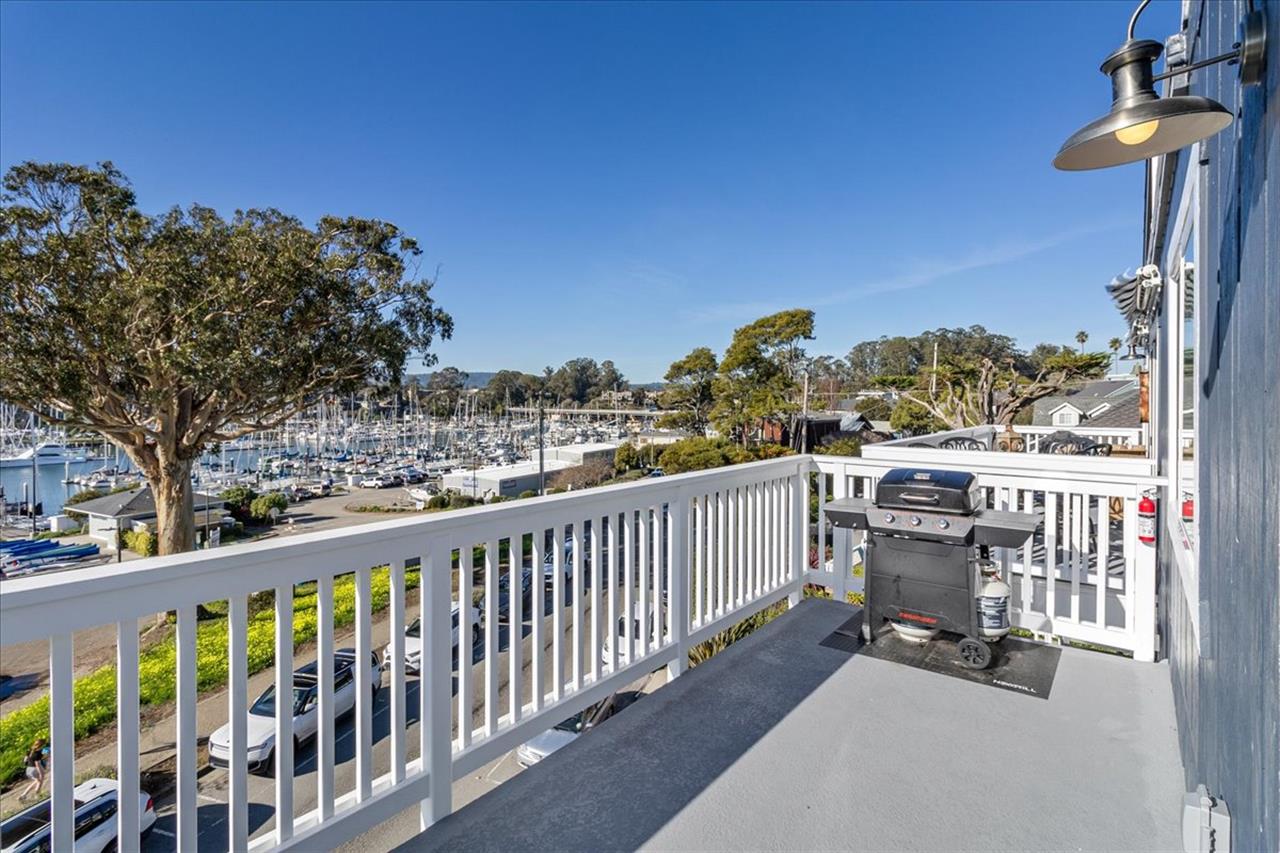 Dining Balcony has a Gas BBQ Grill
