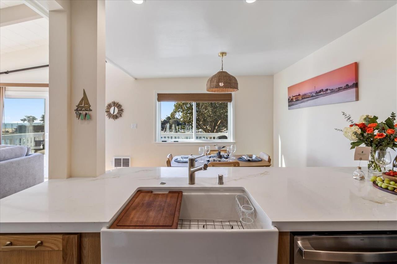 Large Farm Sink in the Kitchen
