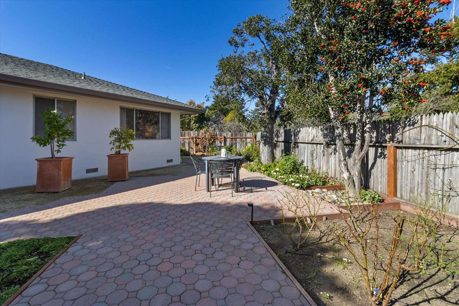 Backyard has Dining for Four