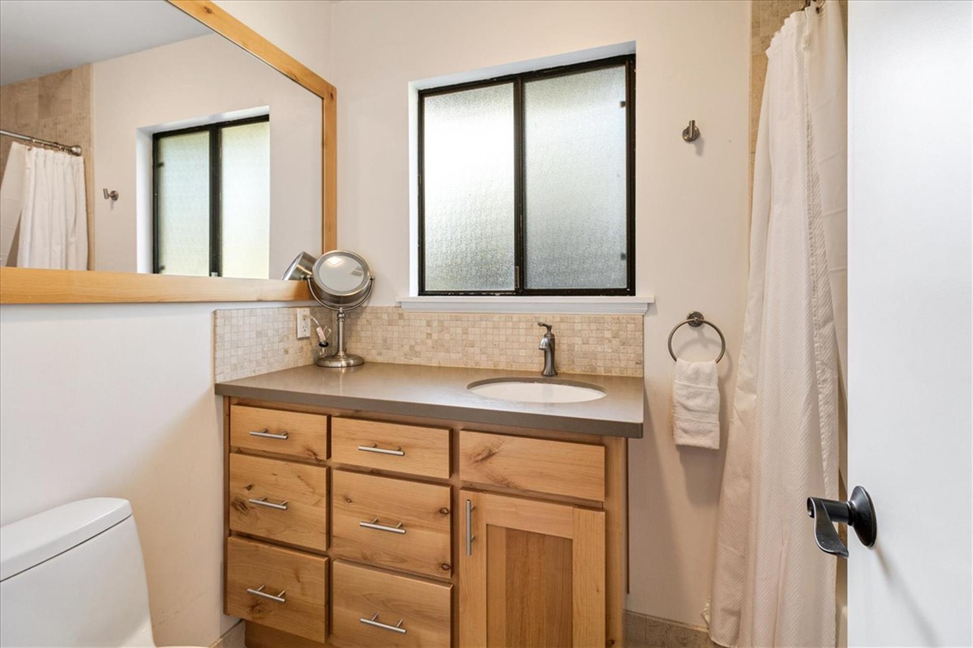 EnSuite Bath with ShowerOverTub for Bedroom 1