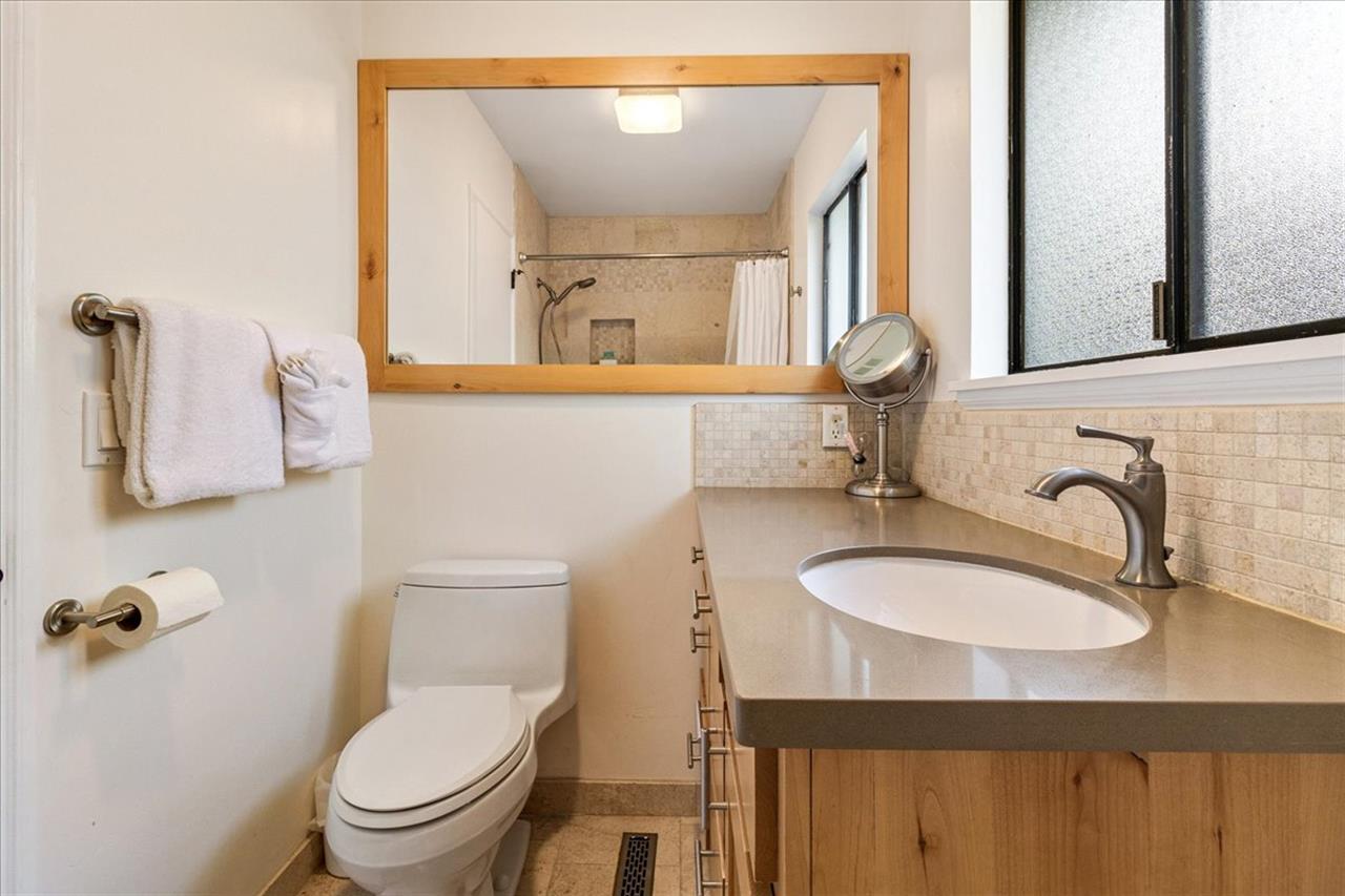 EnSuite Bath with ShowerOverTub for Bedroom 1