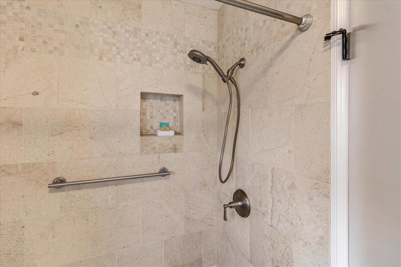 EnSuite Bath with ShowerOverTub for Bedroom 1