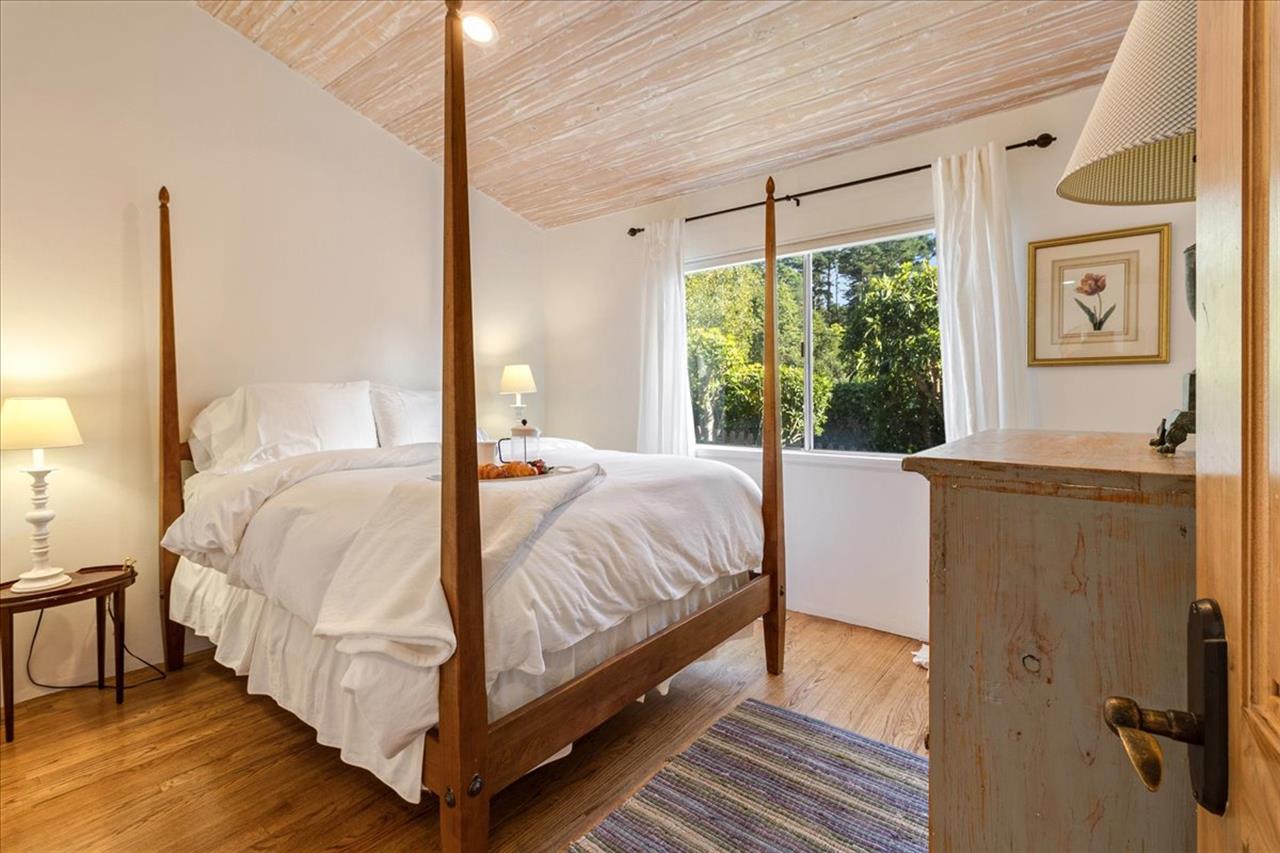 Bedroom 2 has a Queen FourPoster Bed